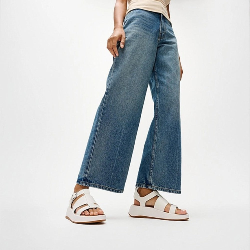 Person wearing Fitflop White Leather Fisherman Sandals with jeans