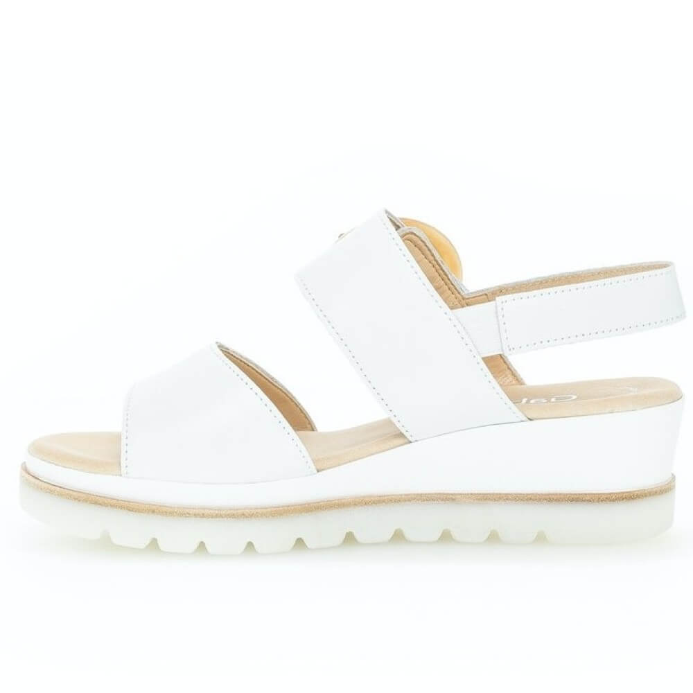 Gabor  Yeo White sandal with wooden buckle on a white background