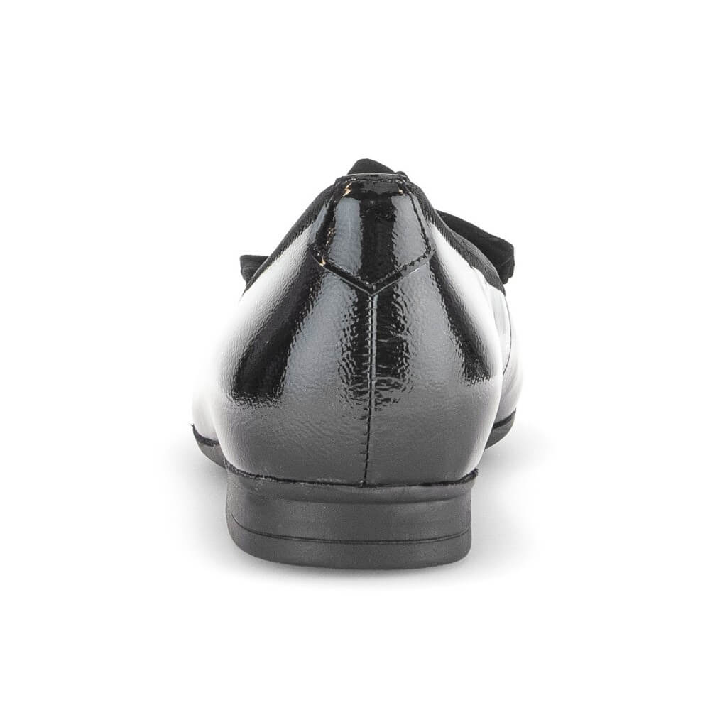 Black patent leather shoe with a bow on a white background Gabor Picnic 72.462 Ballet Pumps