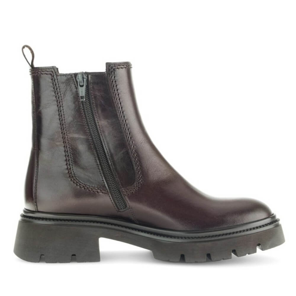 Brown leather Chelsea boot on a white background Gabor Marissa Chelsea Boots 71.850.28 Brown