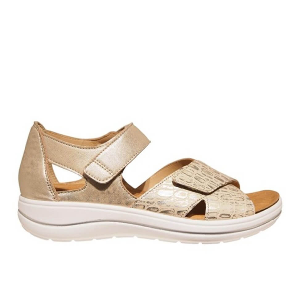 Hartjes Pop Gold Beige sandal with a white sole on a white background