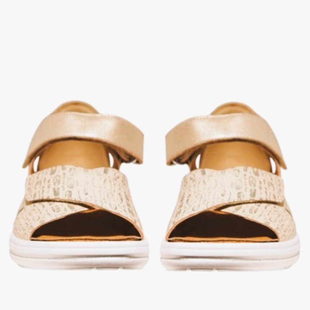 Hartjes Pop Gold Beige sandals with a white sole on a white background