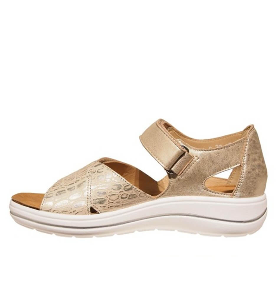 Hartjes Pop Gold Beige sandal with a white sole on a white background