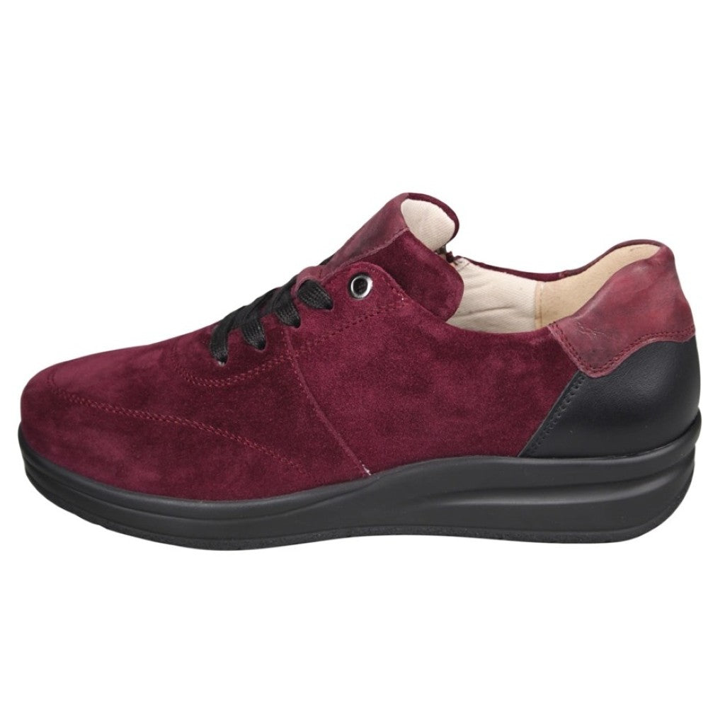 Hartjes Extra wide M Fit Wine suede shoes with laces and a side zip on a white background