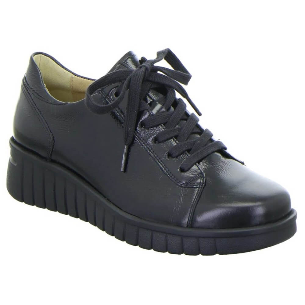 Hartjes Black leather shoe with a thick sole on a white background Hartjes Country 162.2201HARTJES Laced Leather Shoe H-Fit Black
