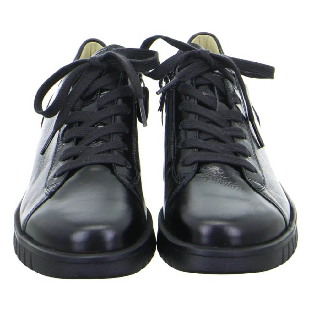 Hartjes Black leather shoe with a thick sole on a white background Hartjes Country 162.2201HARTJES Laced Leather Shoe H-Fit Black