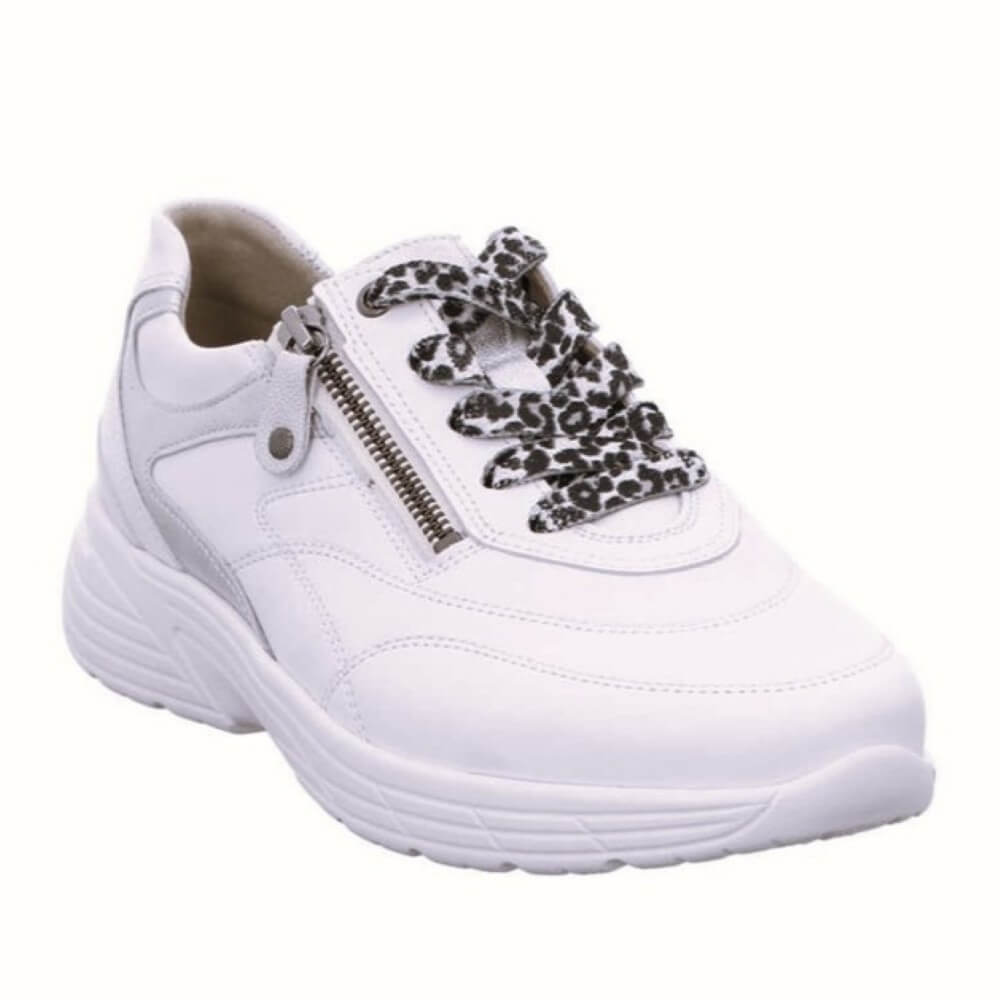 Hartjes Katy White sneakers with leopard print laces on a white background