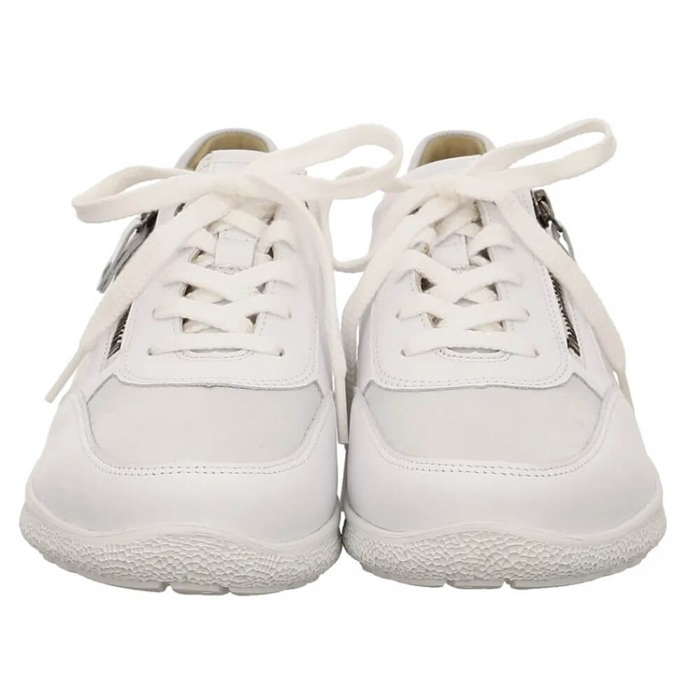 Hartjes Extra wide White sneaker with a zipper on a white background