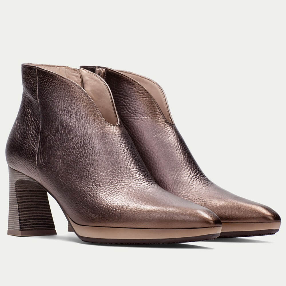 Brown leather ankle boot with a block heel on a light gray background Hispanitas Atlanta HI254270 ankle boot features Metallic Taupe leather with a pointed toe