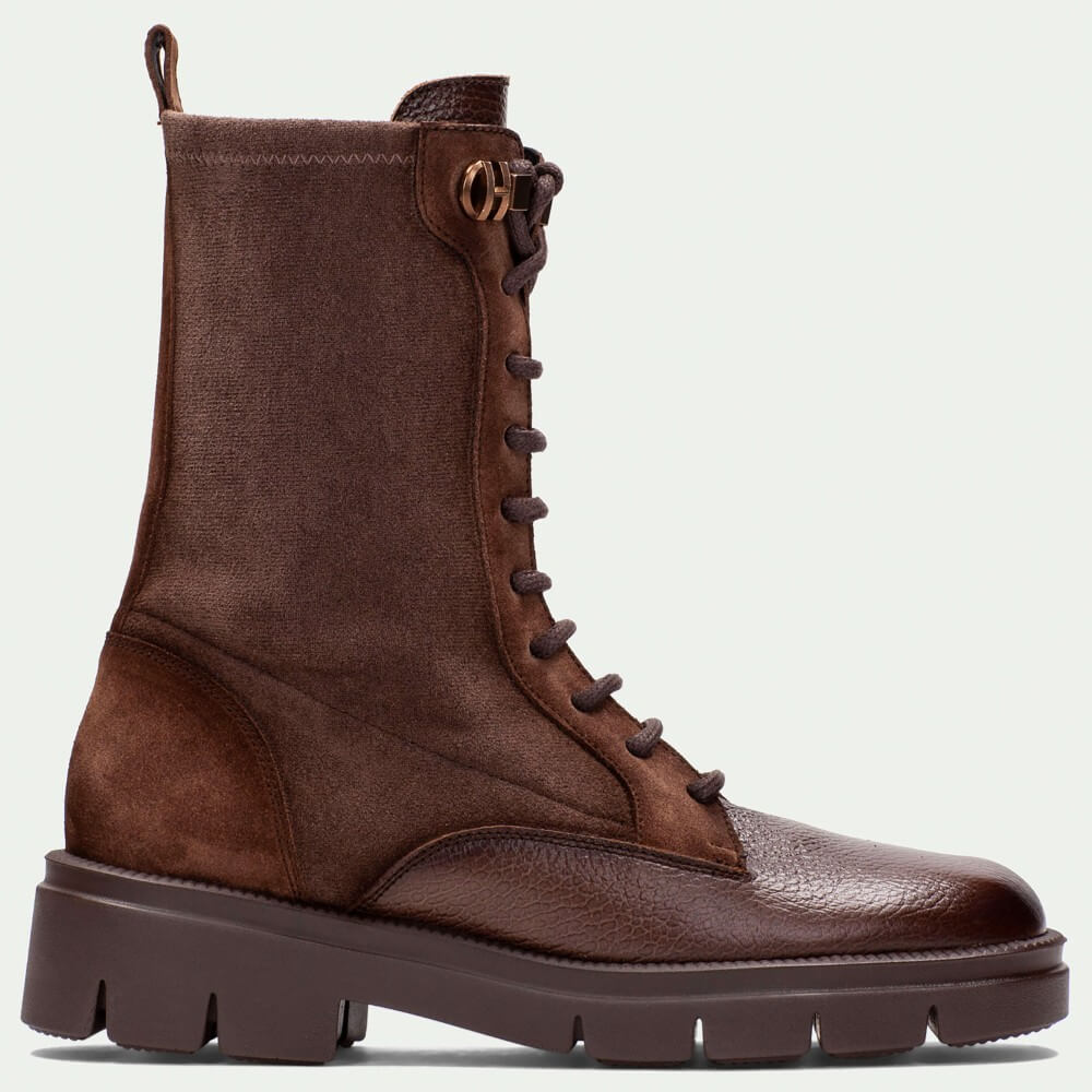 Brown leather boot with a thick sole. Hispanitas Hamburg HI254234 Leather Lace-up Ankle Boot Hazelnut Brown