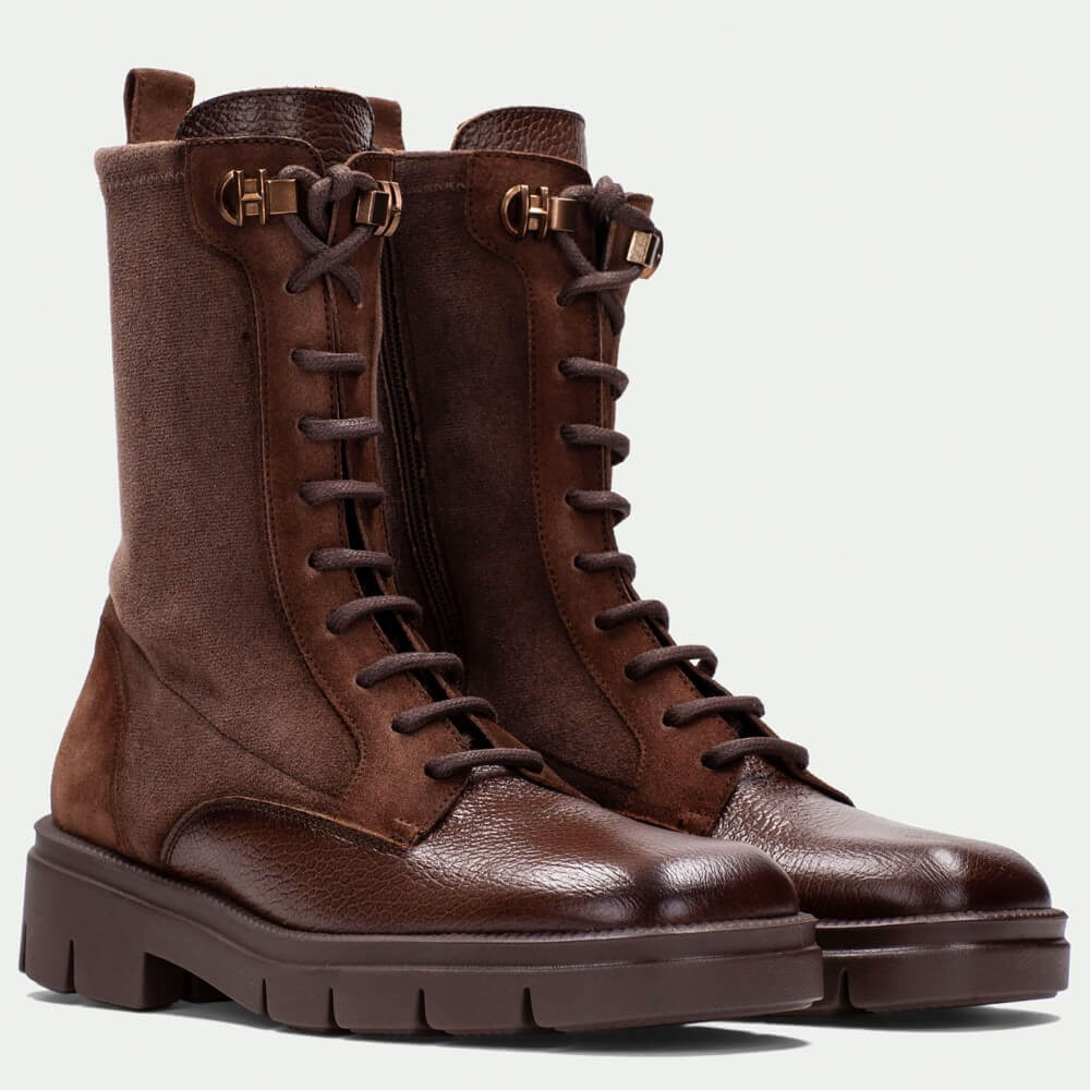 Brown leather boot with a thick sole. Hispanitas Hamburg HI254234 Leather Lace-up Ankle Boot Hazelnut Brown