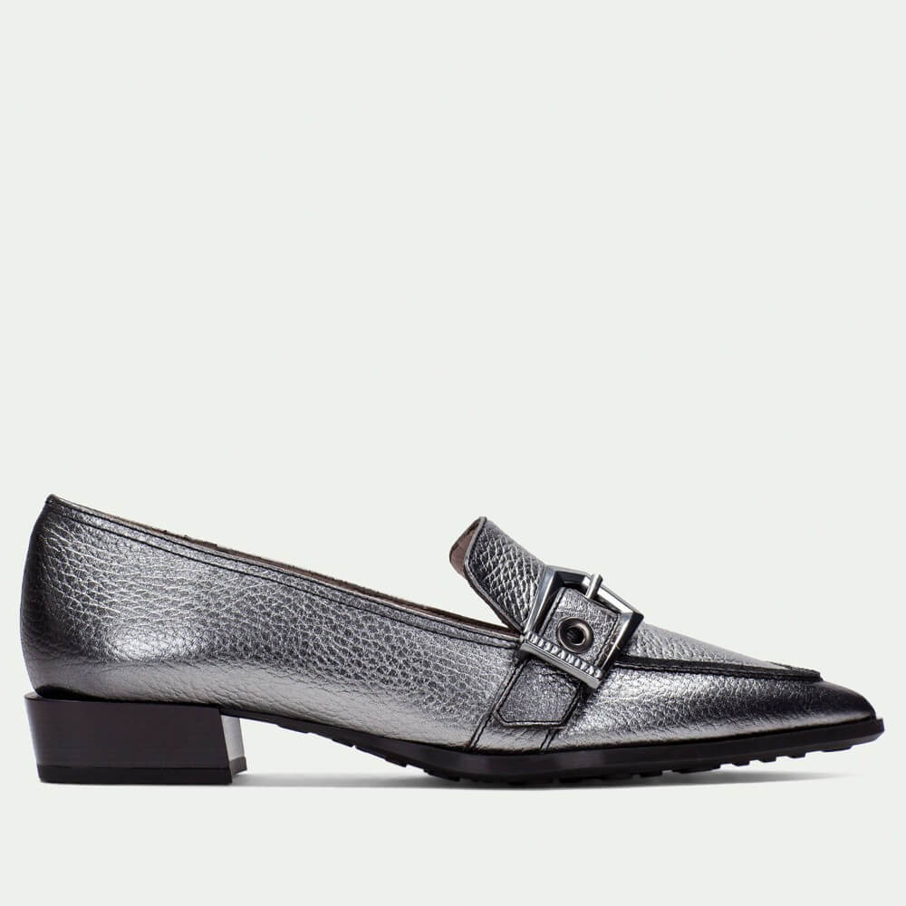 Silver metallic loafer shoe on a white background Hispanitas Turin loafers HI254262 Pewter Leather