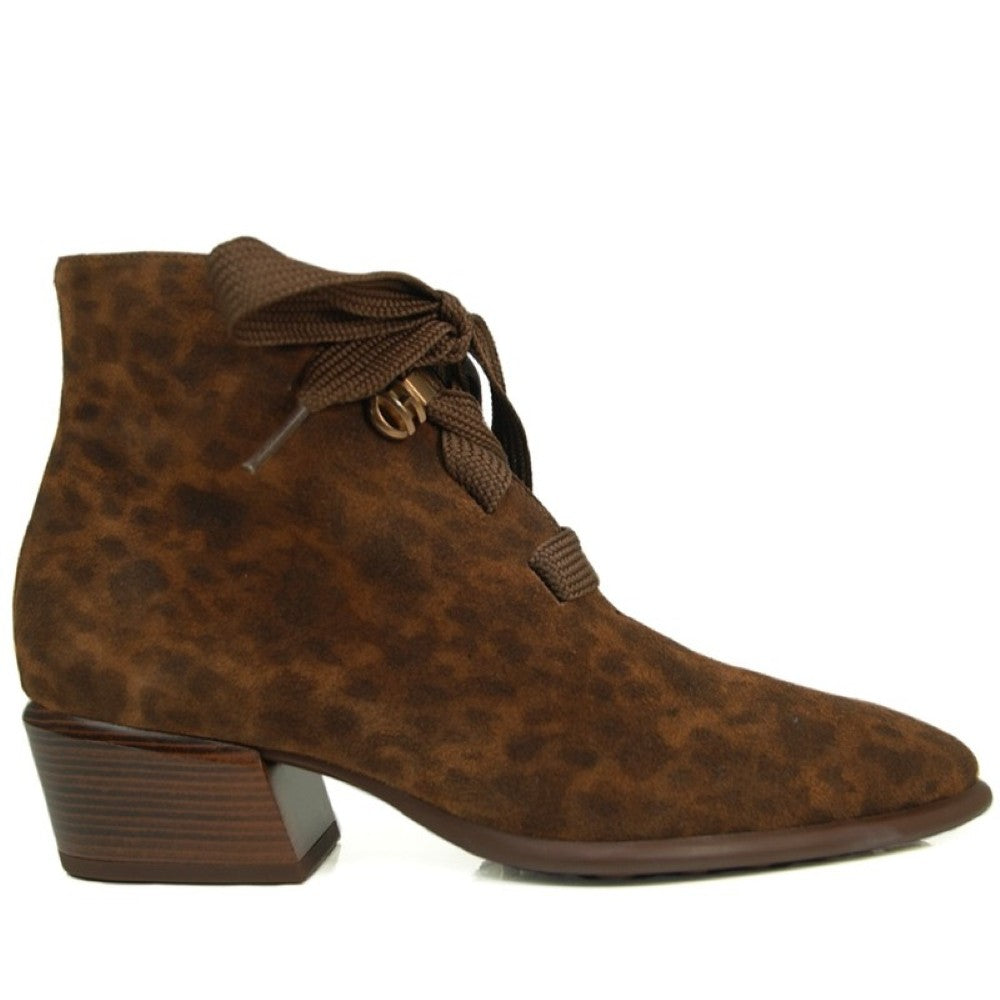 Brown suede ankle boot with lace-up design on a white background Hispanitas Verona PHI254255 Leopard print ankle boots