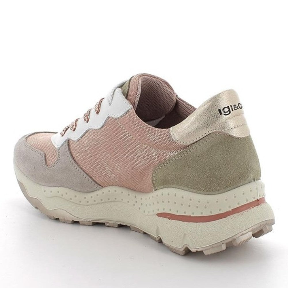 Igi & Co Multicolour sneaker with pink and beige accents on a white background