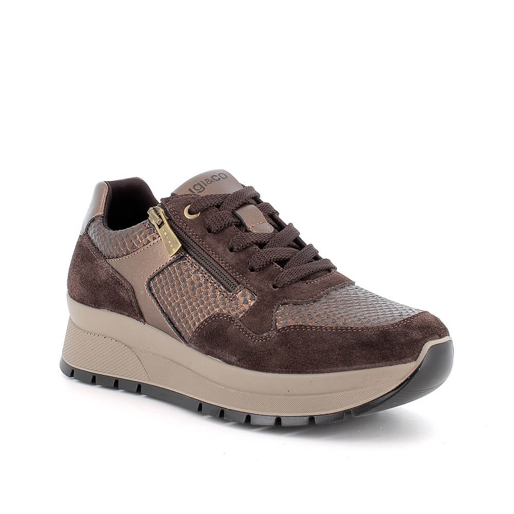 Igi & Co brown platform sneaker with a mix of suede, textured mesh, and metallic bronze panels, featuring a gold-tone zipper pull and a thick beige platform sole.