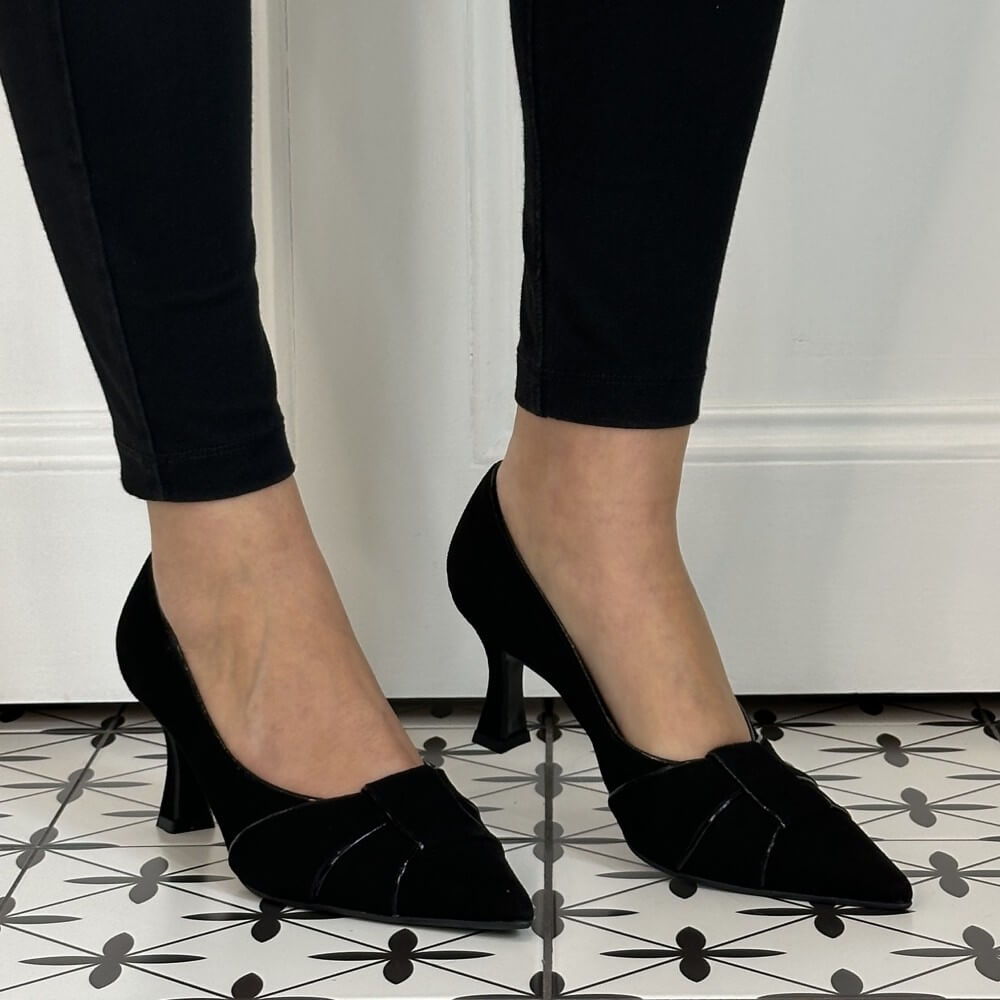 Marian 2505 Black Suede Court Shoe
