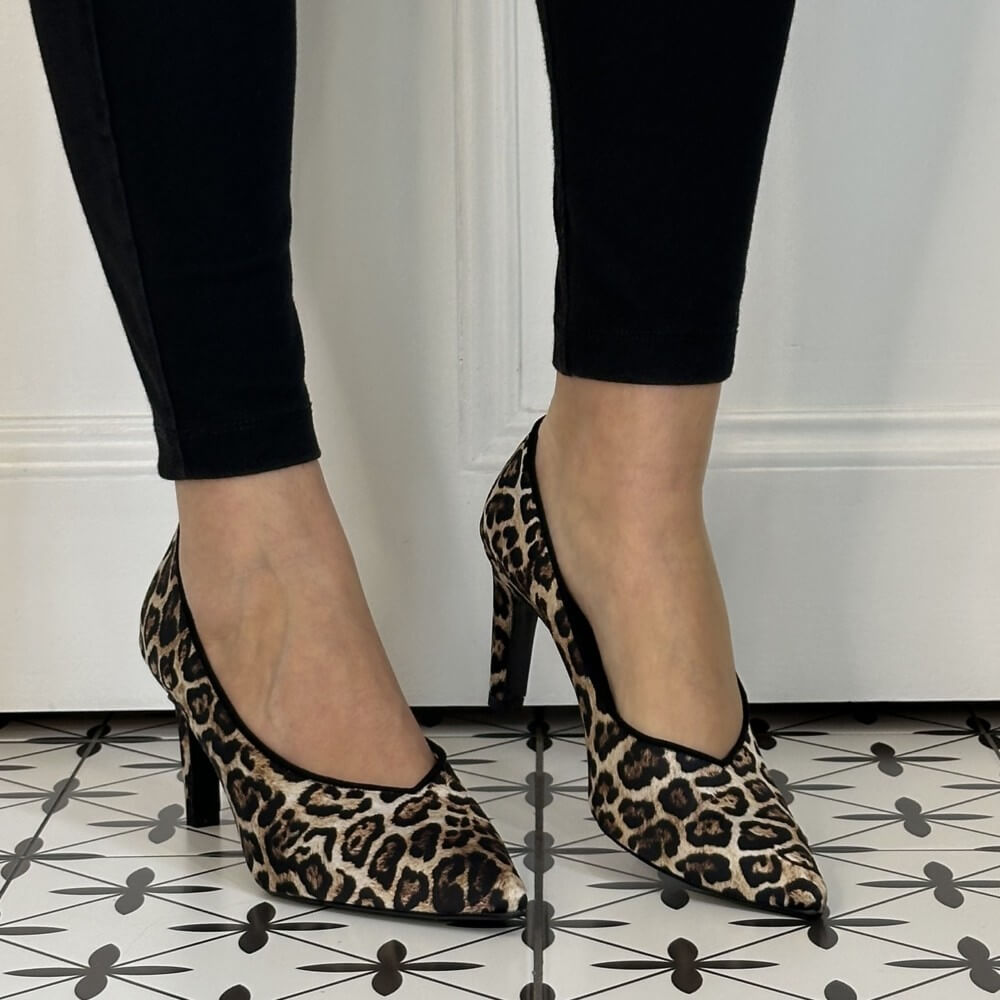Marian 4507 Leopard Print Court Shoe