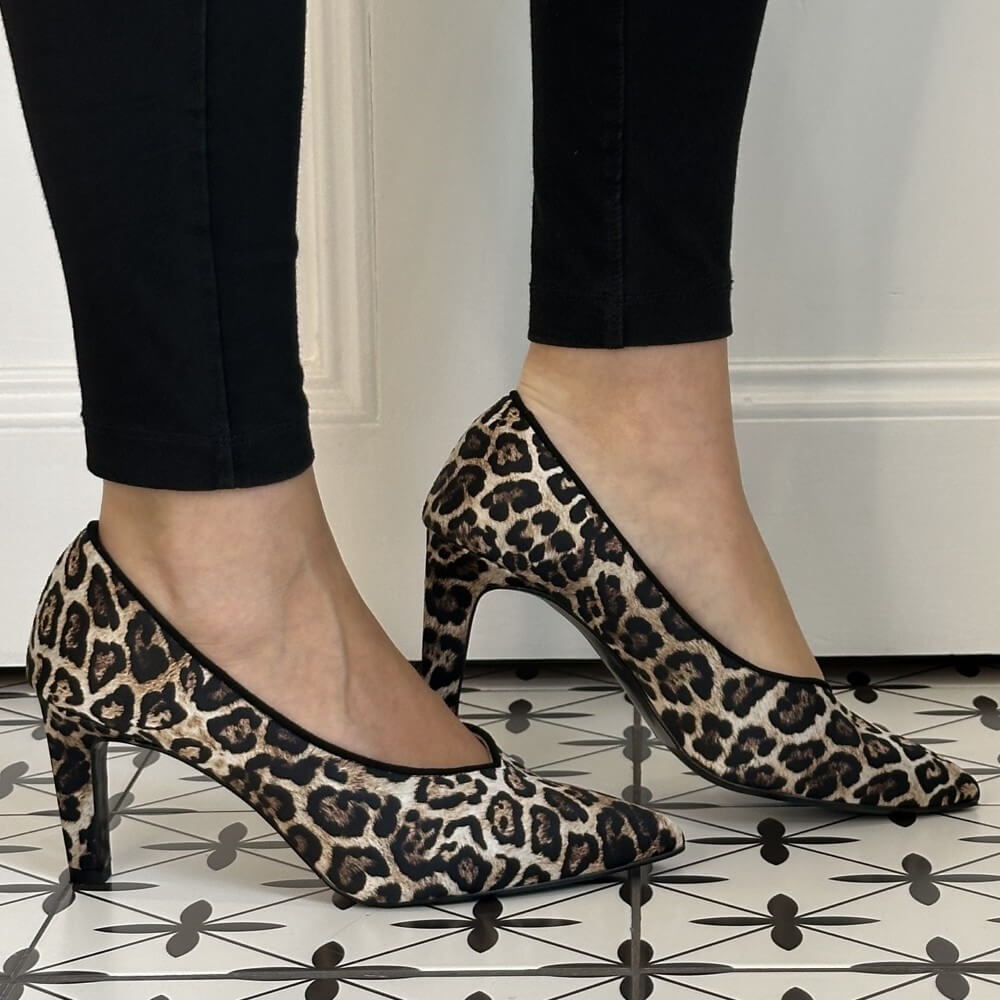 Marian 4507 Leopard Print Court Shoe