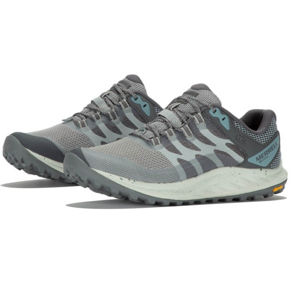 Gray Merrell hiking shoe with GORE-TEX logo on a white background Merrell Antora 3 GORE-TEX Gris Moyen Grey