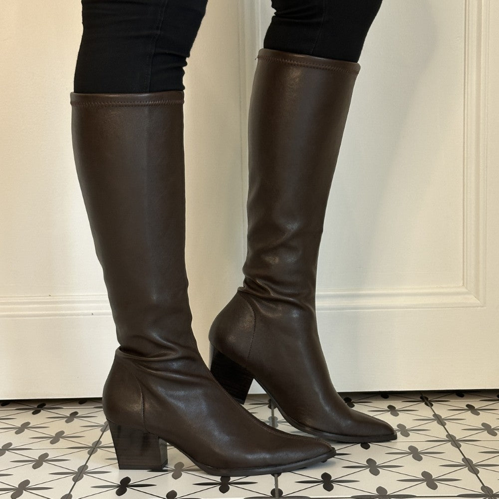 Miss Elastic 78150 Testa Brown Stretch Knee High Boot worn with black jeans an a tiled floor