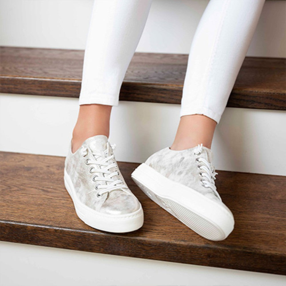 Paul Green 4081 White sneakers worn with white pants on a wooden step.