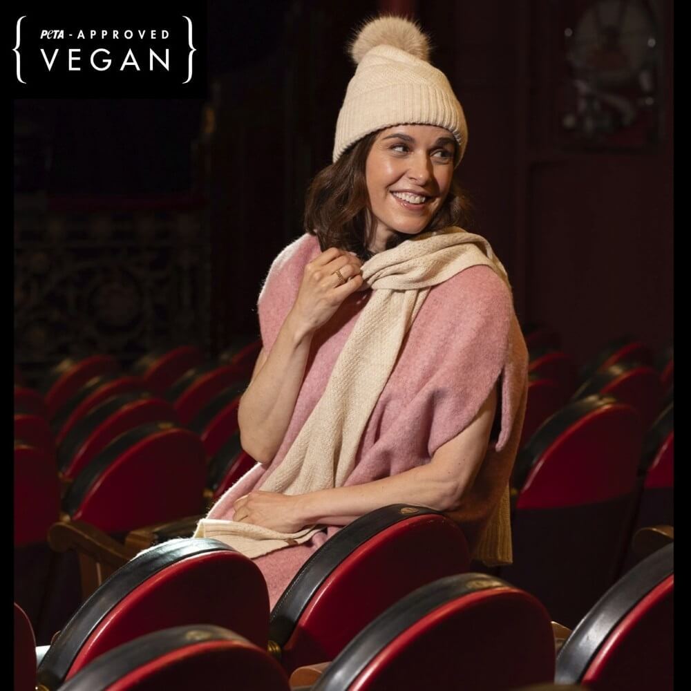 Person wearing a Beige Hat Gloves and scarf set Vegan 