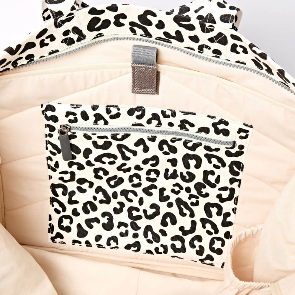 inside pockets on a roka bag

