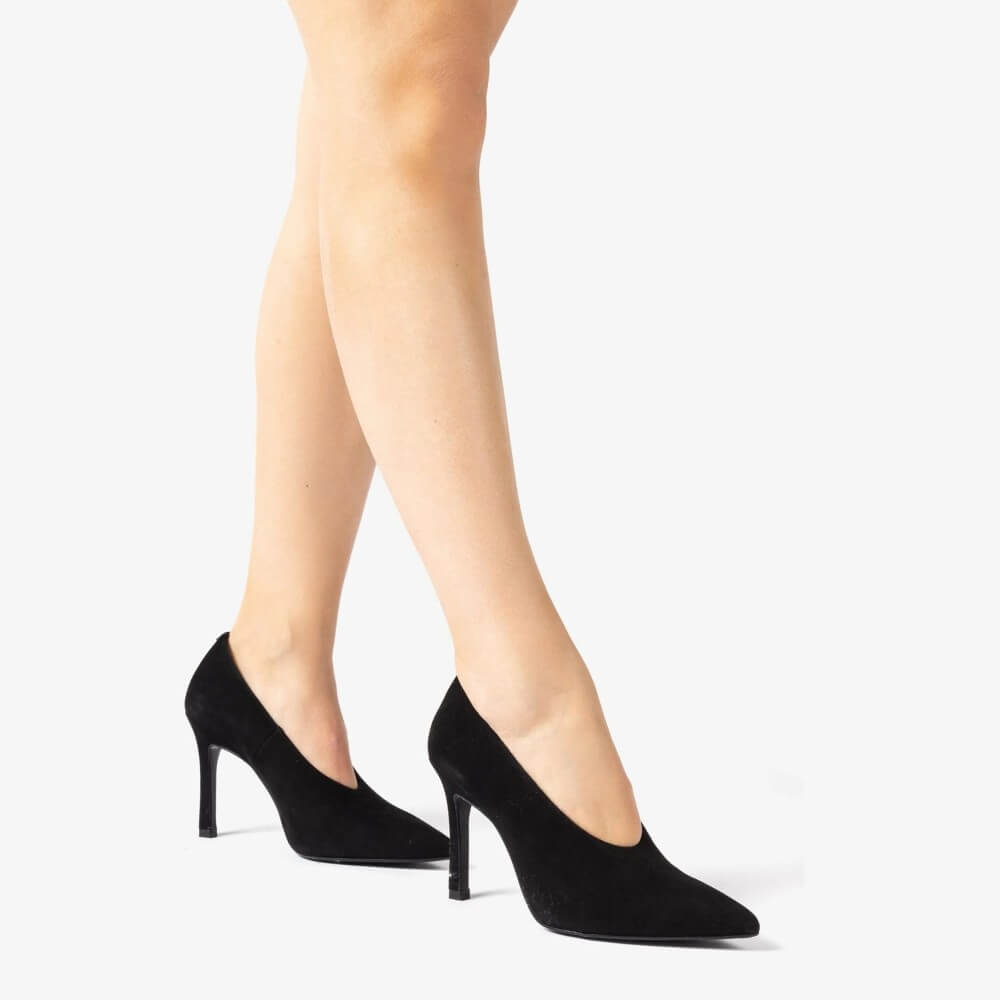 Unisa Tahal Pointed toe pump in suede leather