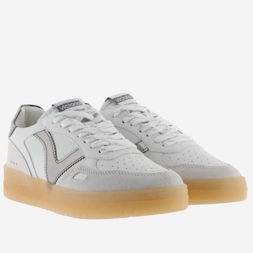 White sneaker with silver accent on a white background Victoria Seul Sneakers 1257130 Acero Steel