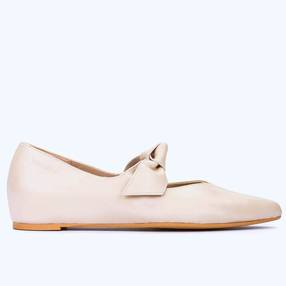Wonders A-3840 Beige flat shoe with a bow on a white background