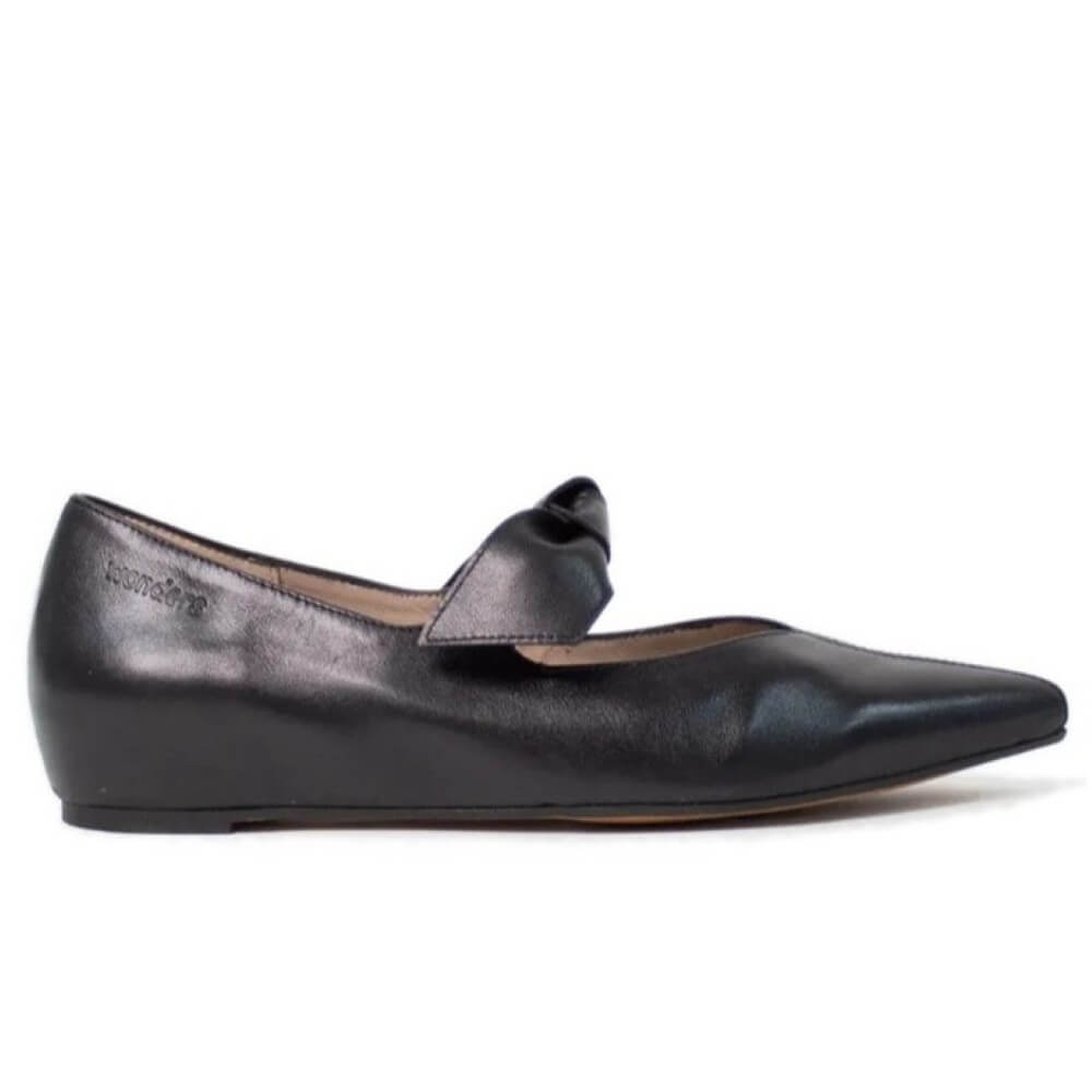 Wonders A-3840 Black flat shoe with a bow on a white background
