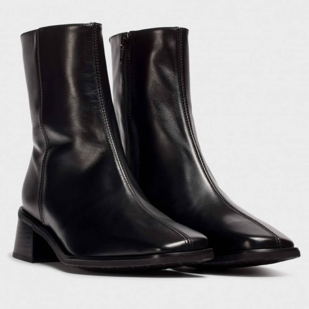 Black leather ankle boot on a light gray background Wonders AYLA 010 ankle boots D-1601 crafted in smooth black leather
