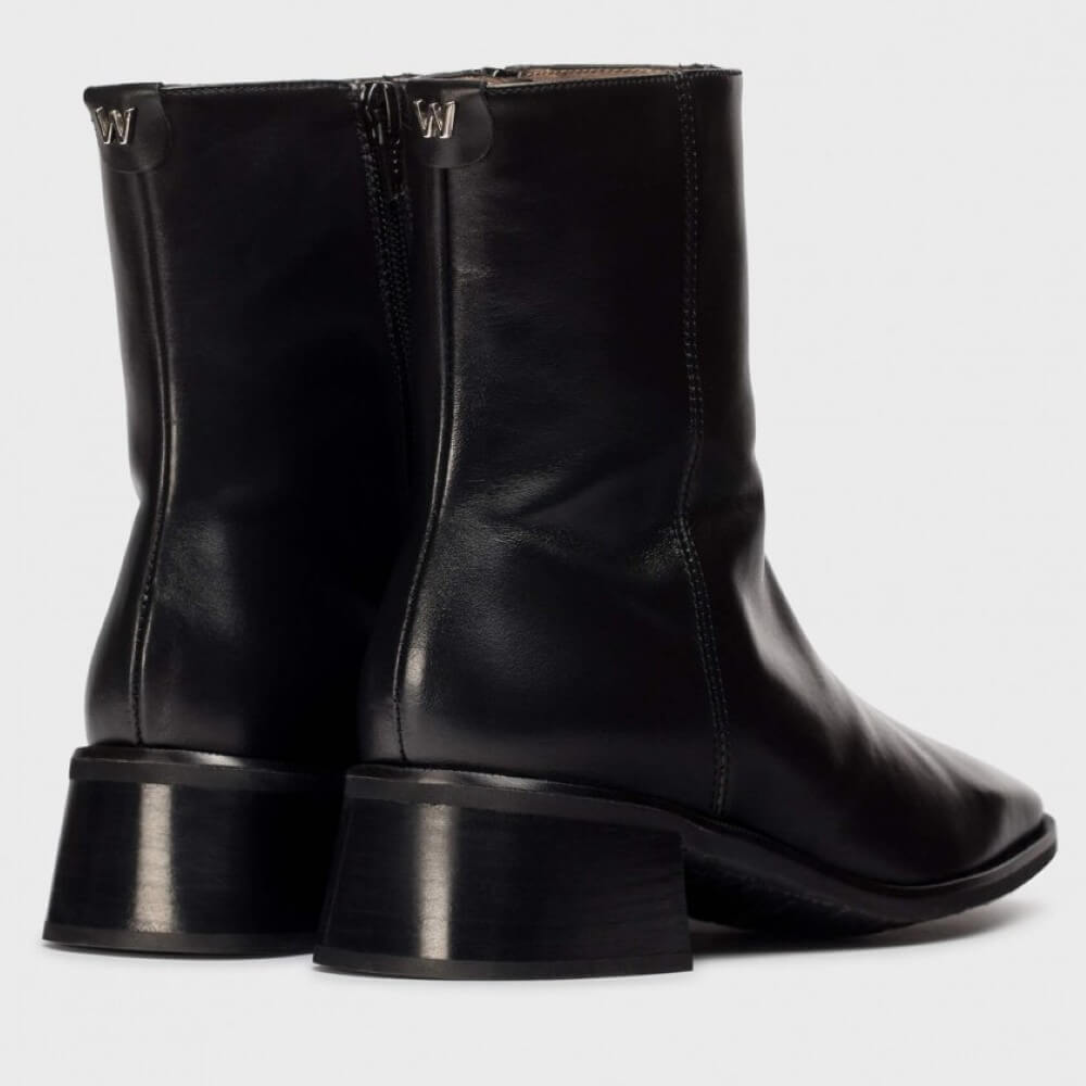 Black leather ankle boot on a light gray background Wonders AYLA 010 ankle boots D-1601 crafted in smooth black leather