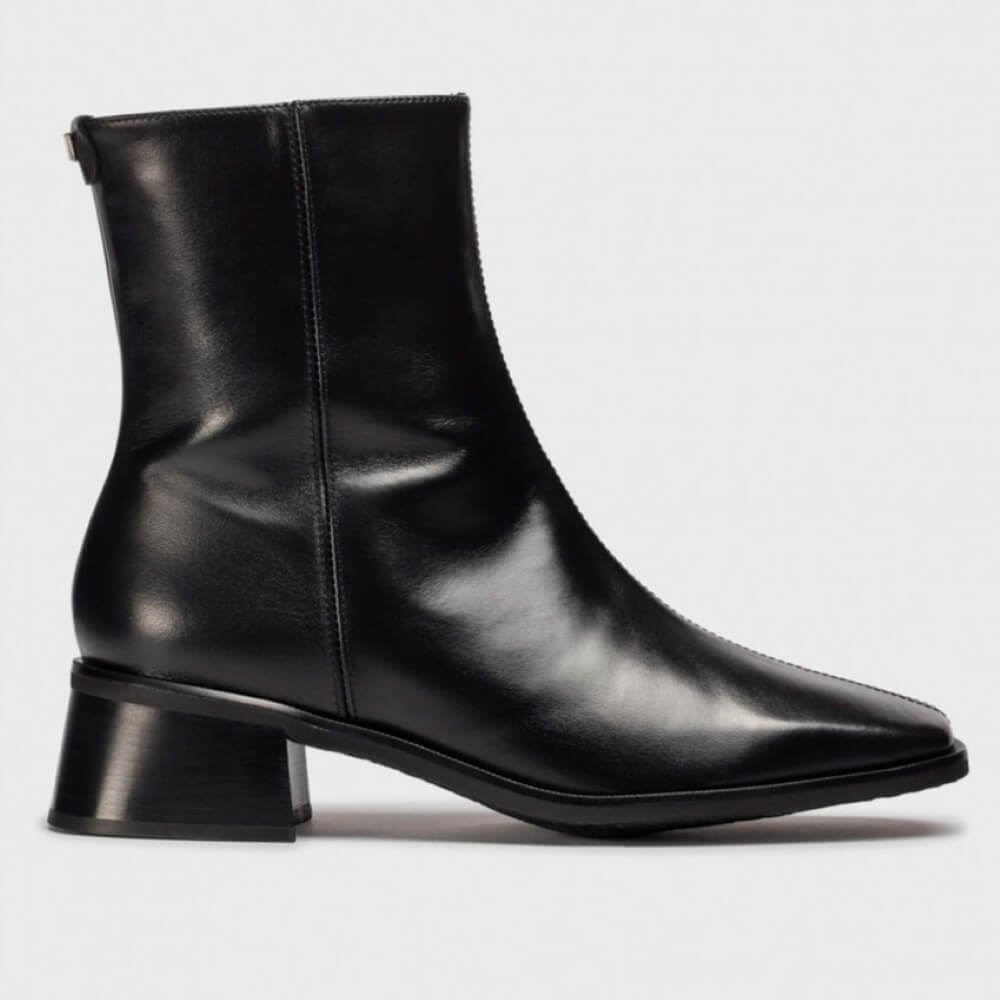Black leather ankle boot on a light gray background Wonders AYLA 010 ankle boots D-1601 crafted in smooth black leather