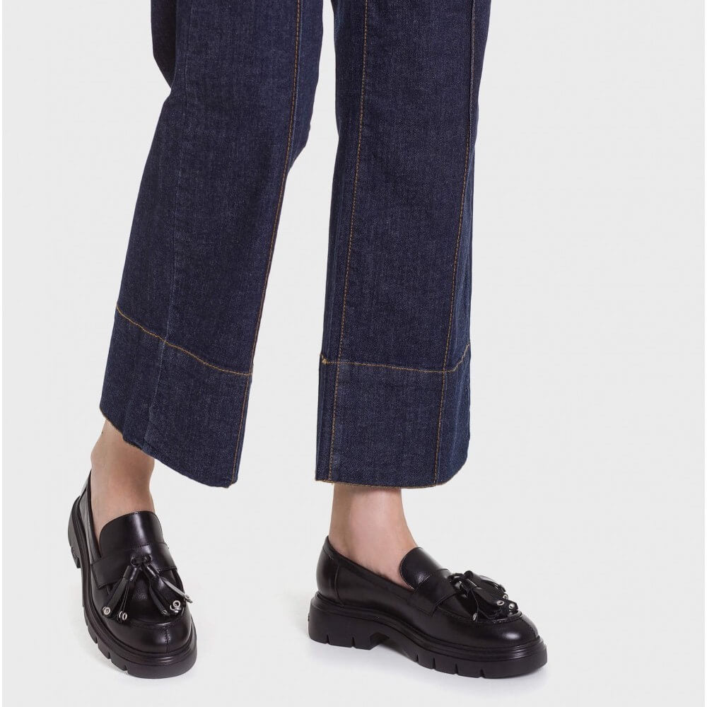 Wonders A-4303 BONES 03 loafers crafted from smooth black leather