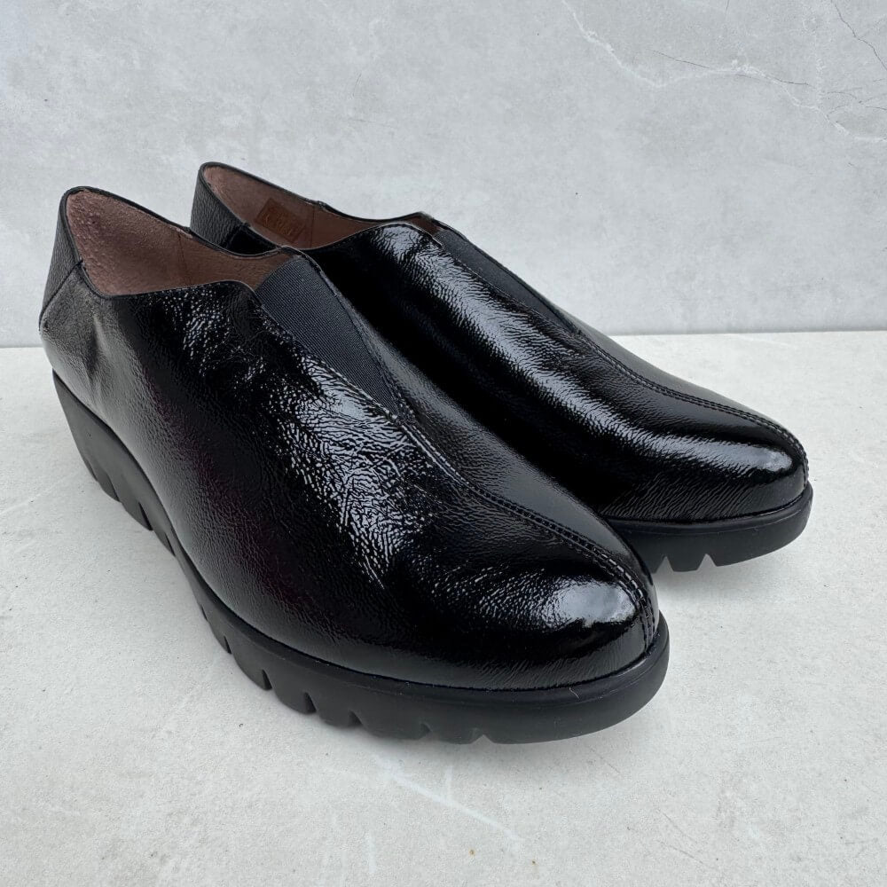 Wonders Fly 40 Leather Wedge C-33340-BLACK Pair of black slip-on shoes.