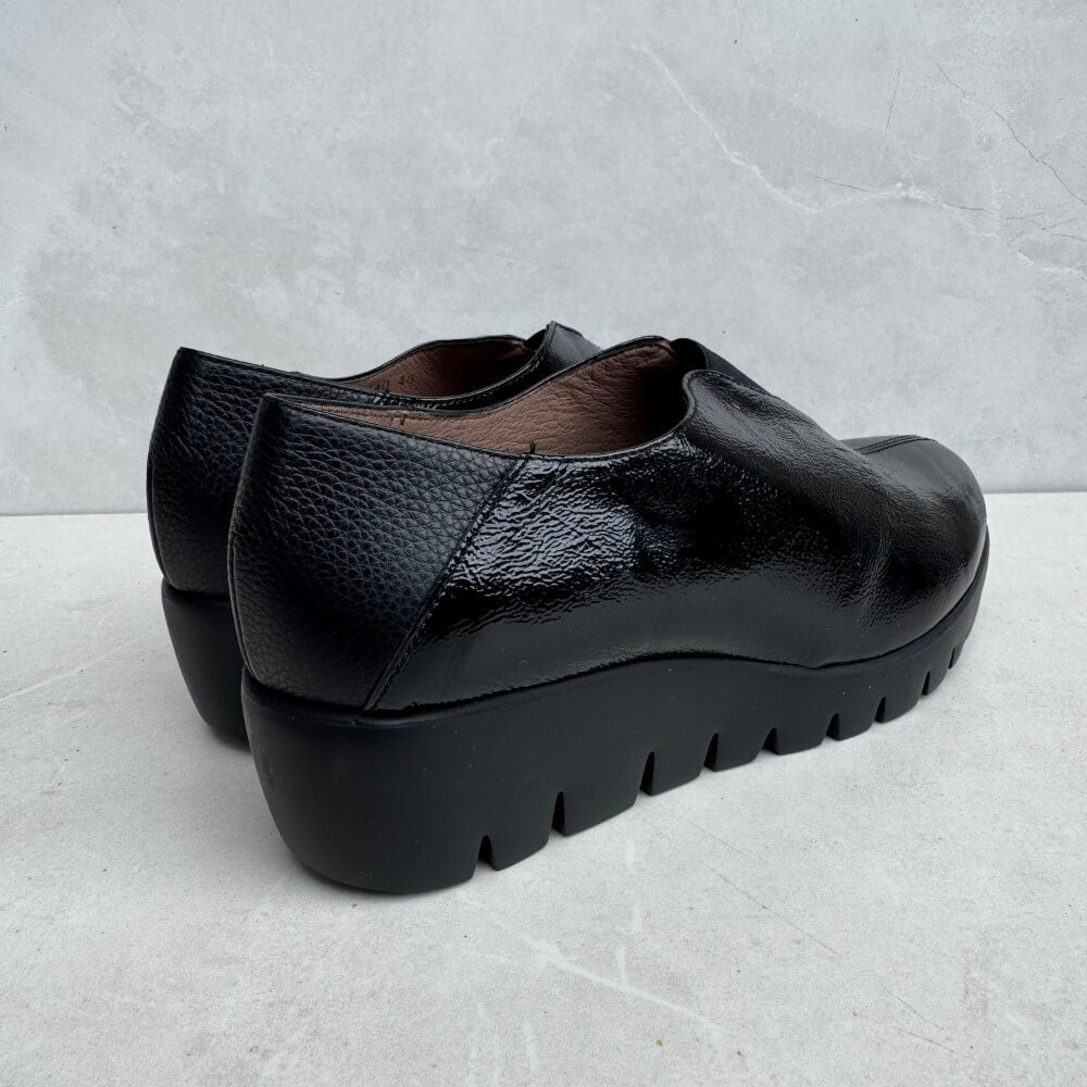 Wonders Fly 40 Leather Wedge C-33340-BLACK Pair of black slip-on shoes.