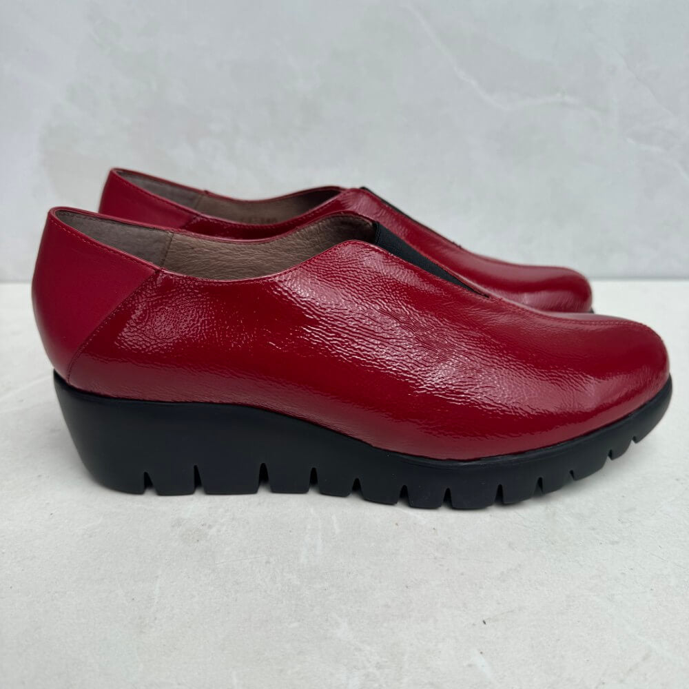 Wonders Fly 40 Leather Wedge C-33340 Red Patent Pair of red leather shoes with black soles  
