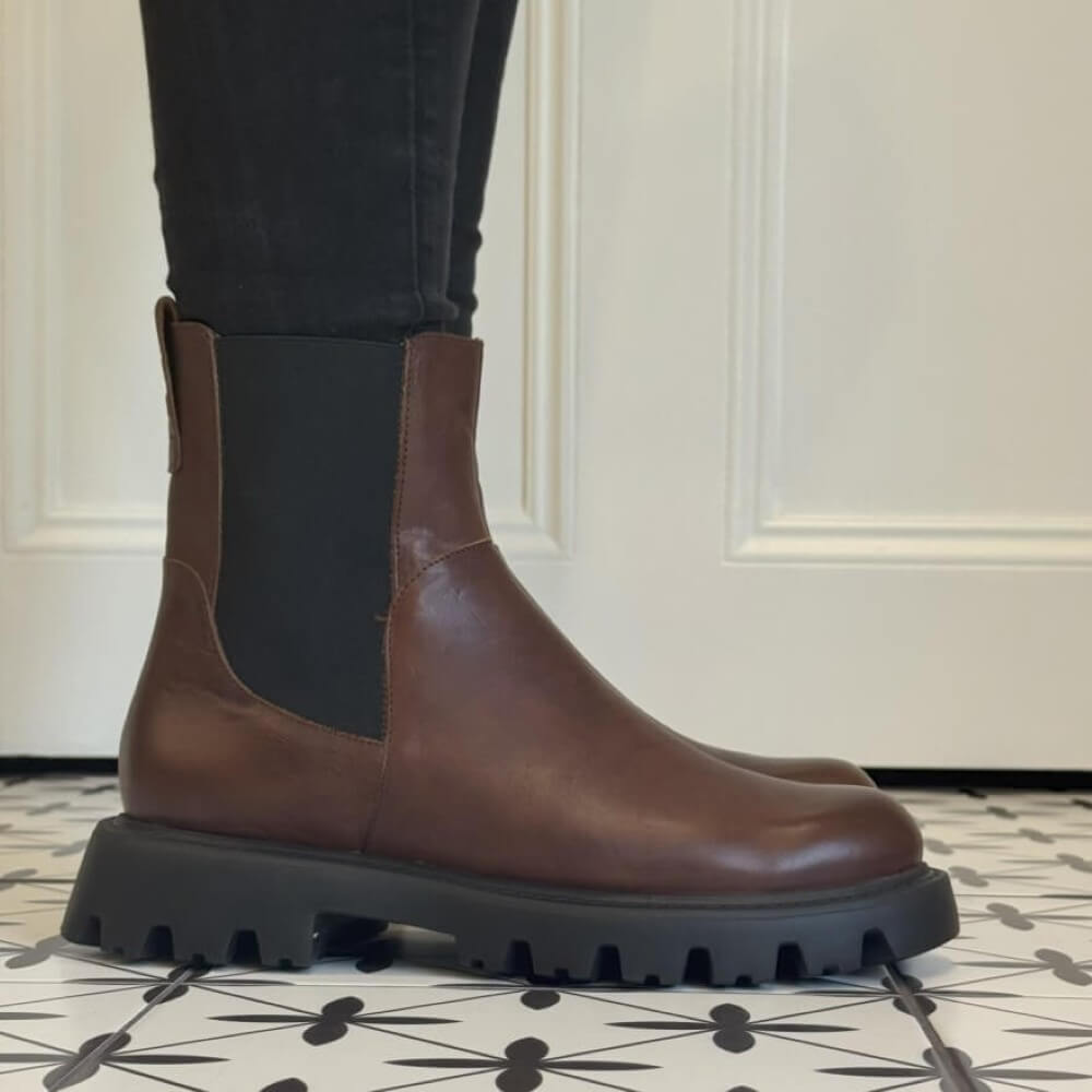 Brown leather boot with thick sole. Wonders Goodfly 11 Leather Chelsea C-7511 Marron Brown