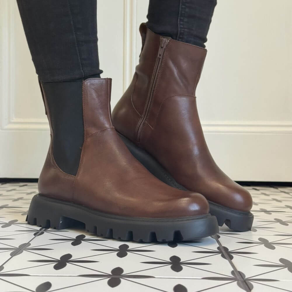 Brown leather boot with thick sole. Wonders Goodfly 11 Leather Chelsea C-7511 Marron Brown