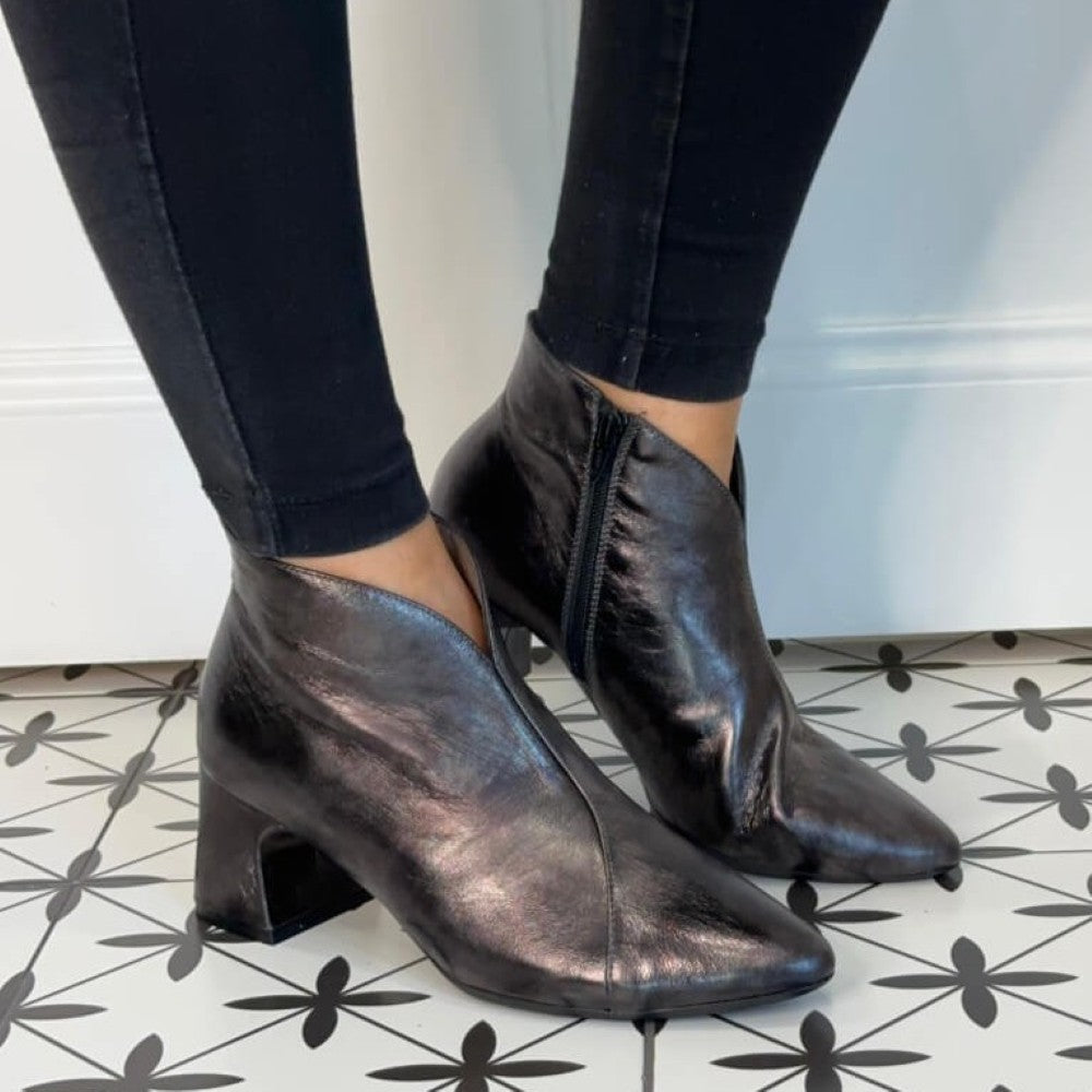 Wonders Eliot Leather V Cut Ankle Boot I-9013 PLOMO