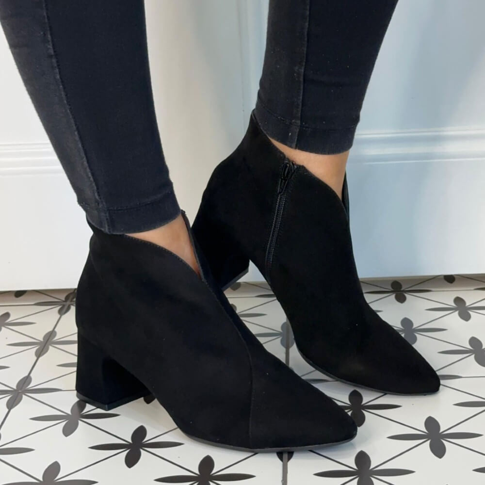 Wonders I-9013 Eliot Suede Leather V Cut Ankle Boot  I-9013 Black