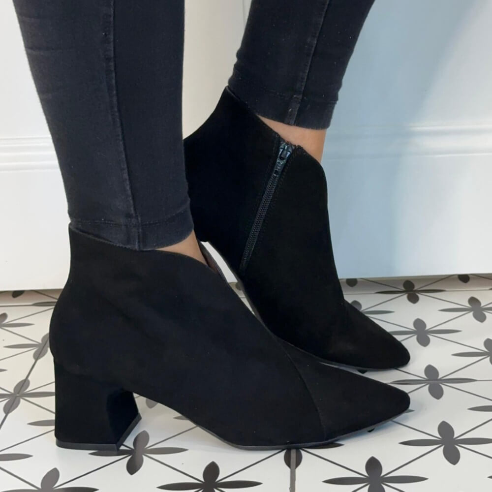 Wonders I-9013 Eliot Suede Leather V Cut Ankle Boot  I-9013 Black
