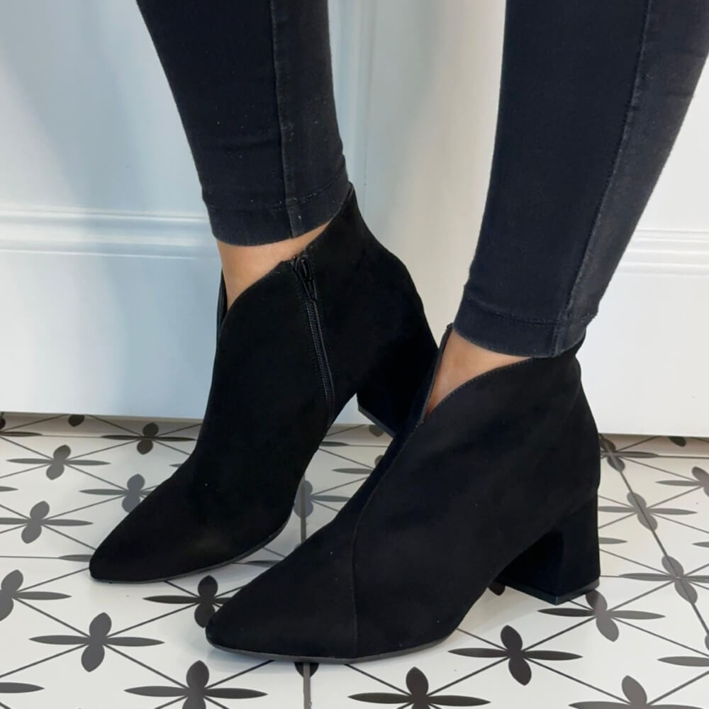 Wonders I-9013 Eliot Suede Leather V Cut Ankle Boot  I-9013 Black