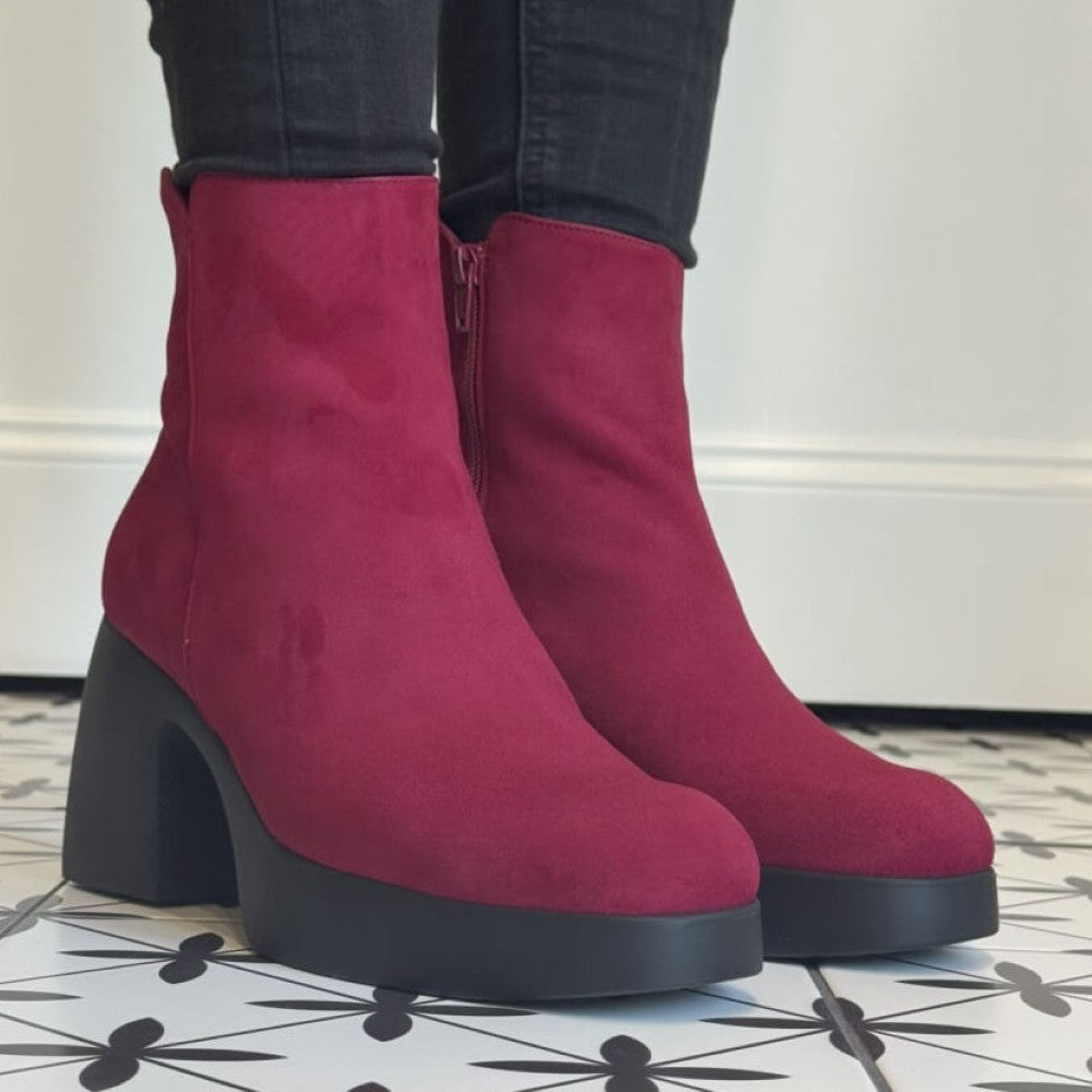 Red suede ankle boot with a black sole   Wonders Lady 81 Leather Ankle Boot H-4981 Rubi Red