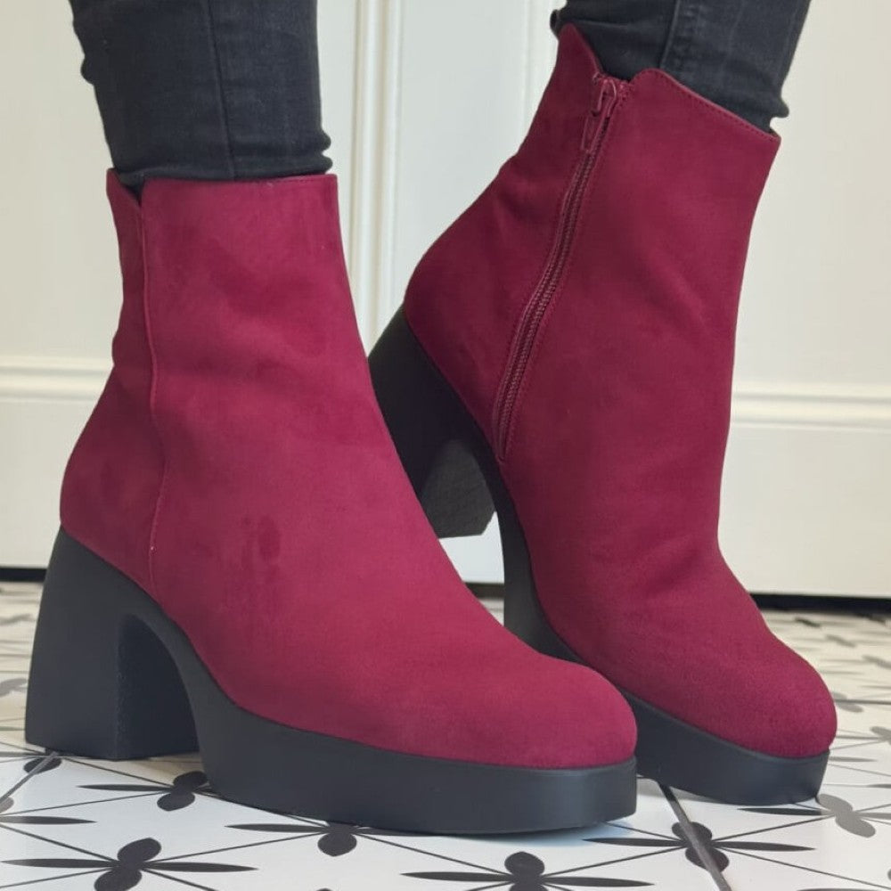 Red suede ankle boot with a black sole   Wonders Lady 81 Leather Ankle Boot H-4981 Rubi Red