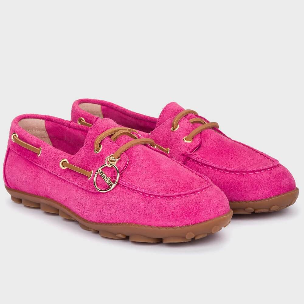 Wonders NYSA Pink loafer shoe with gold accents on a white background