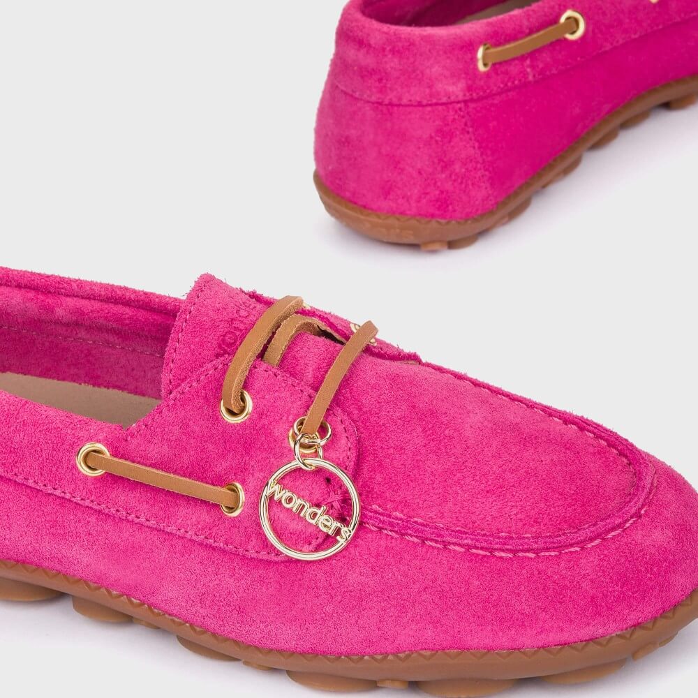 Wonders NYSA Pink loafer shoe with gold accents on a white background