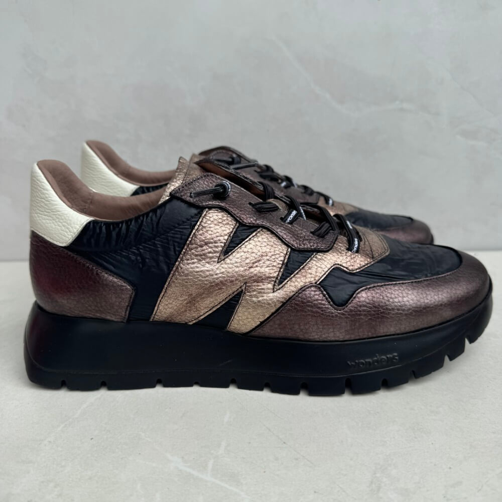 Pair of brown and black sneakers Wonders ODISEI 91 Trainers  A-2491-BLACK