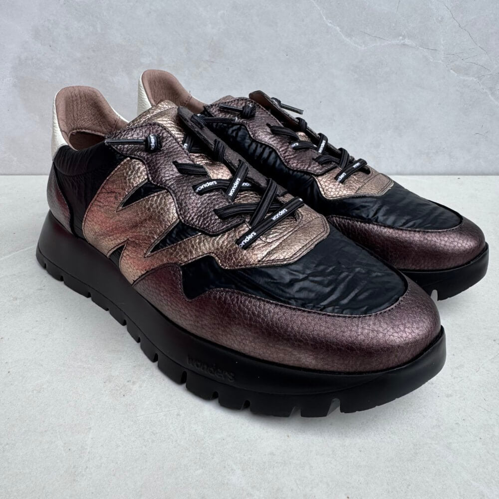 Pair of brown and black sneakers Wonders ODISEI 91 Trainers  A-2491-BLACK